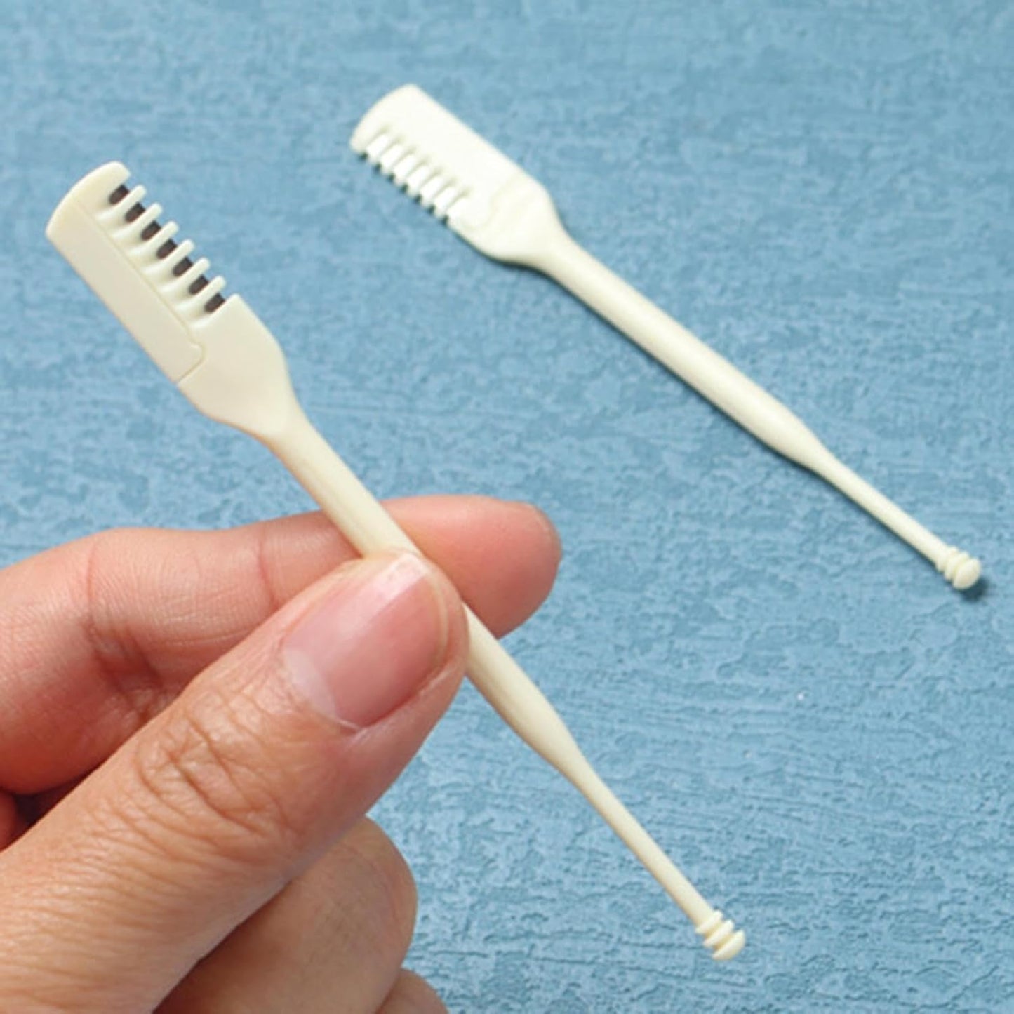 2 Pcs Nose Hair Trimmer Set – 360° Rotating Manual Cutter & Ear Pick, Portable Grooming Tool
